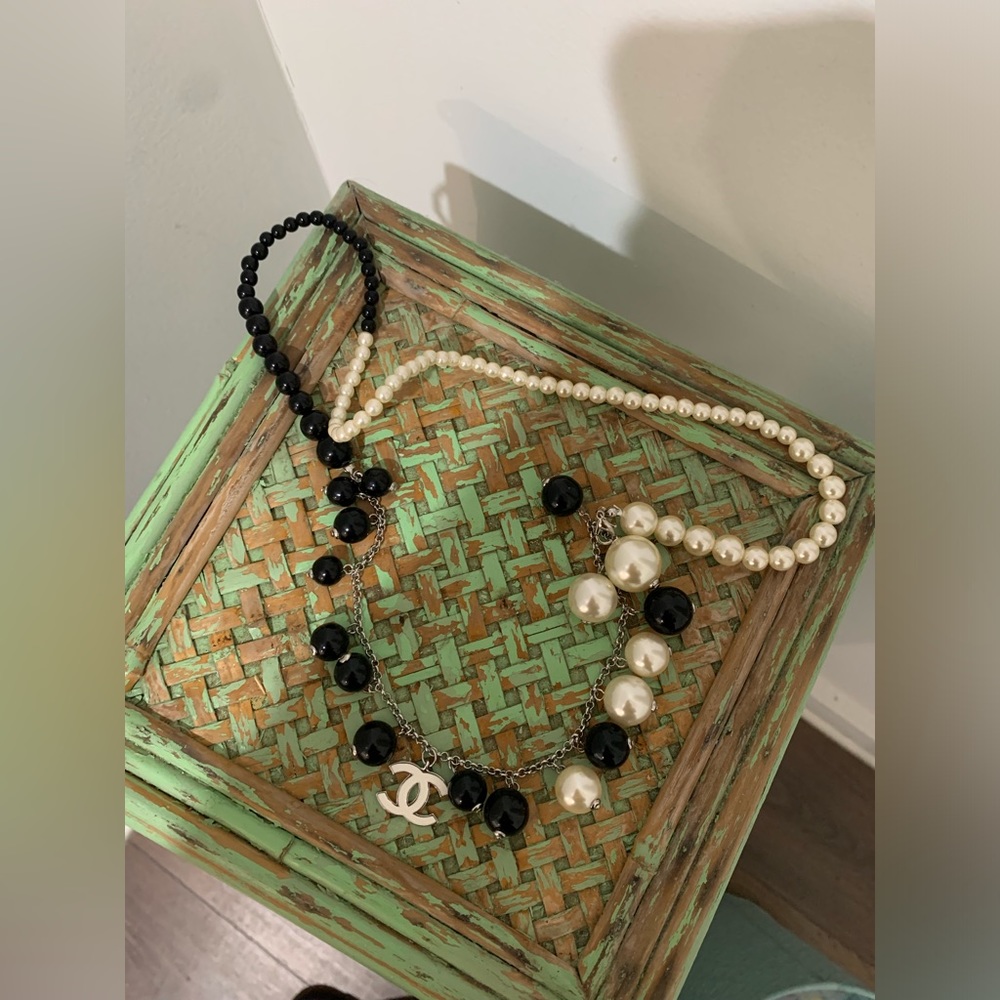 Faux Pearl black and white double C necklace